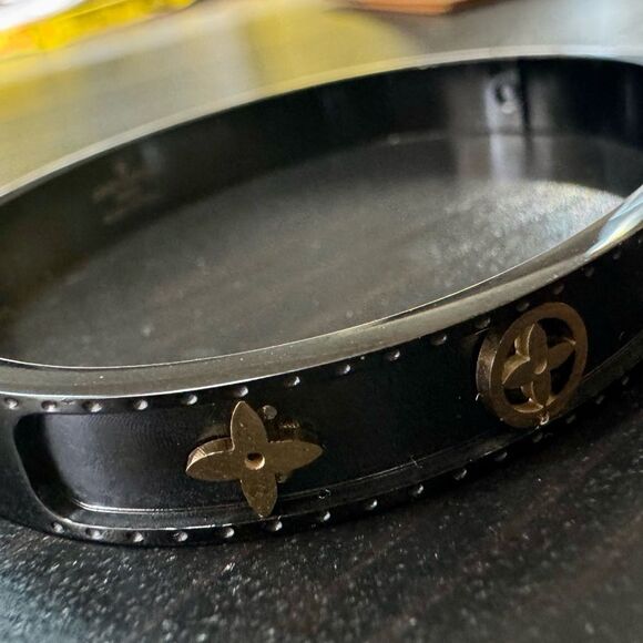 Louis Vuitton Black Enamel Gold Metal LV Motif Bangle – Medium - Picture 11 of 16